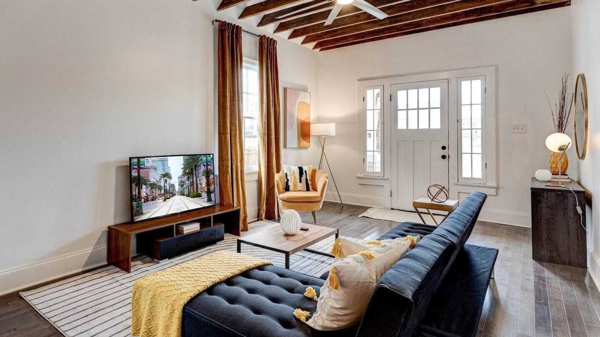 Saint Thomas Development Apartment | Irish Channel Elegance: Exclusive 3BR, 2BA Home. Living, Kitchen, NOLA Comfort Awaits