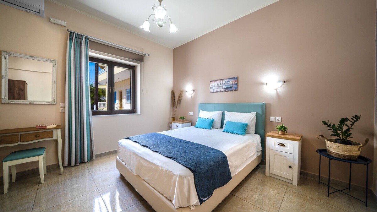 Nea Chora Apartment | Iro Boutique Home 1: perfect location steps from the sandy beach in Chania town