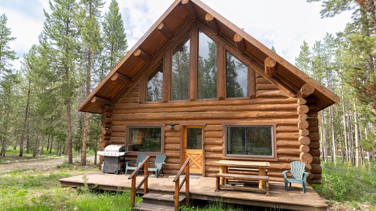 Stanley Cabin | Iron Creek Log Home - The Perfect 'Cabin In The Woods'