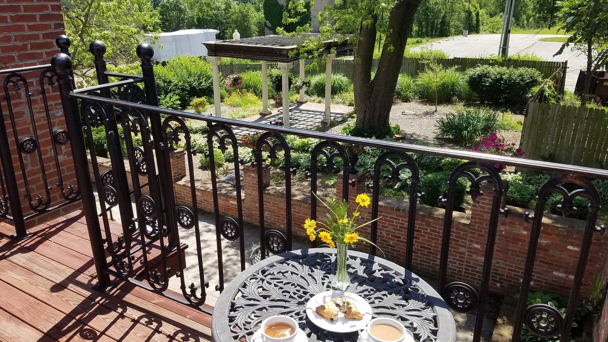 Blackwater House | Iron Horse Hotel