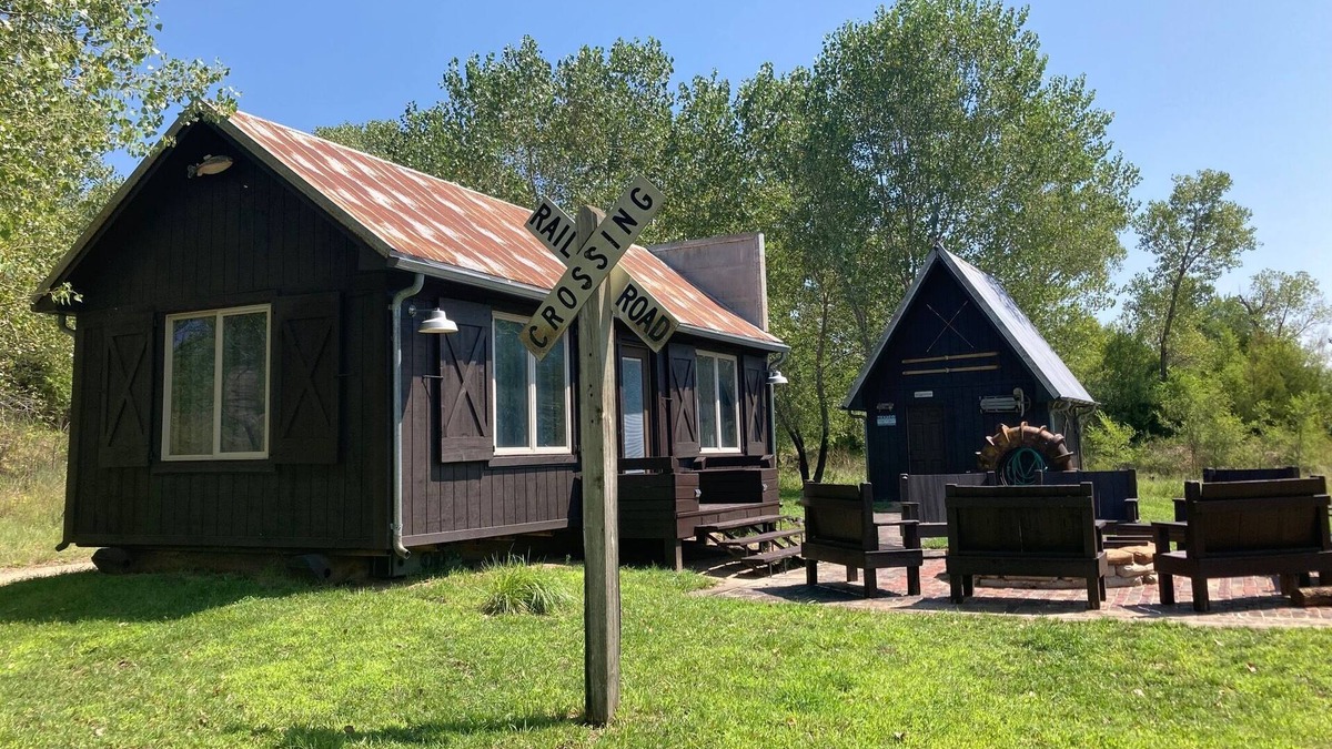 Harvey County Cabin | Iron Horse Lakes - remote getaway near Wichita, Newton and Hutchinson, KS