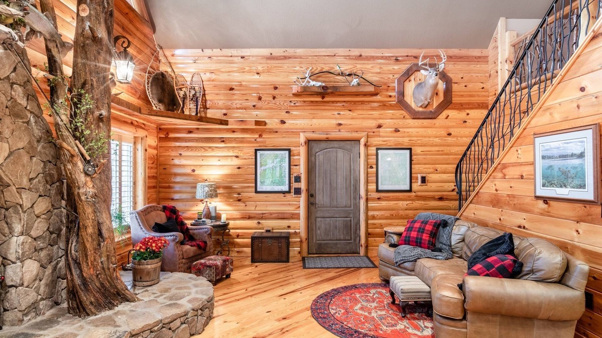 Butler Cabin | Iron Mountain Lodge - Beautiful Cabin with New Hot Tub & Views of Forests and Mountains! by RedAwning