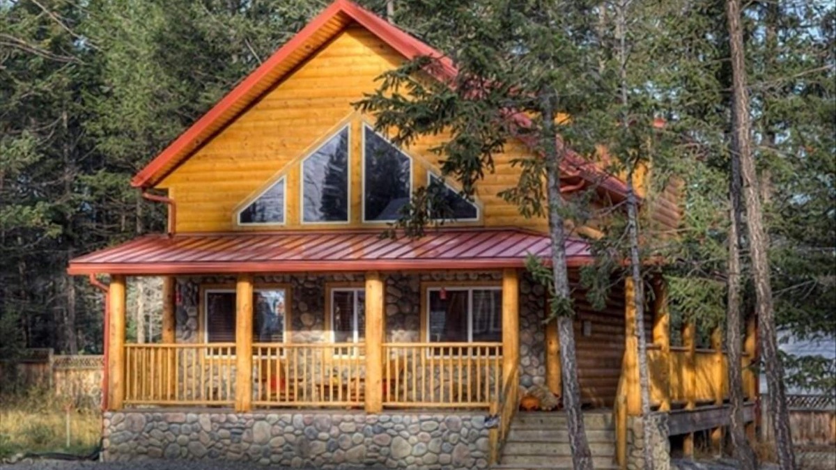 East Kootenay Ski Chalet | Iron Ring Log Chalet, Stay 3 nights, pay for 2 nights, Hot Springs Passes Incl.