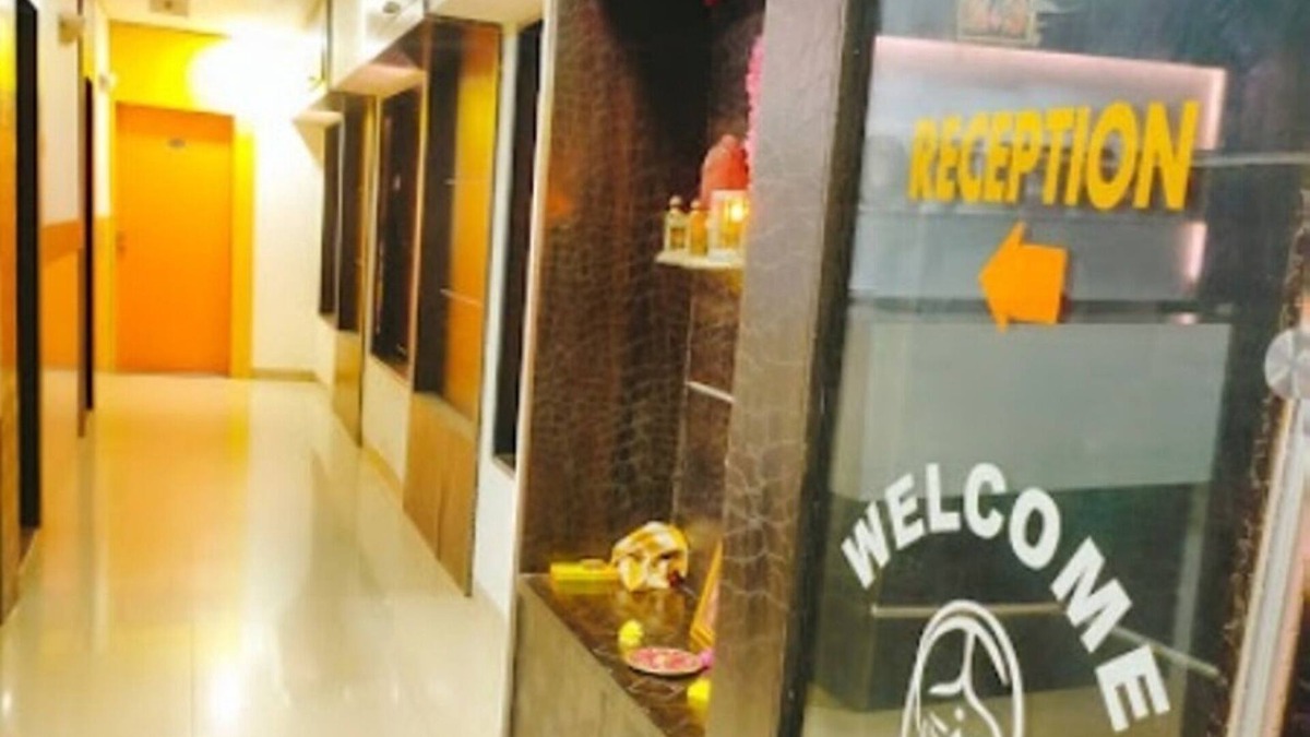 Surathkal Hotel | iROOMZ Hotel Shree Krishna Palace