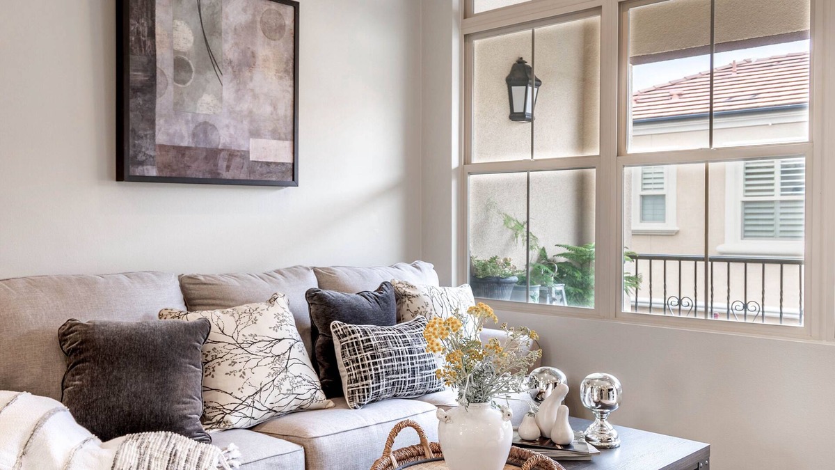 Oak Creek Condo | Irvine Oasis - Luxury 2BR Condo