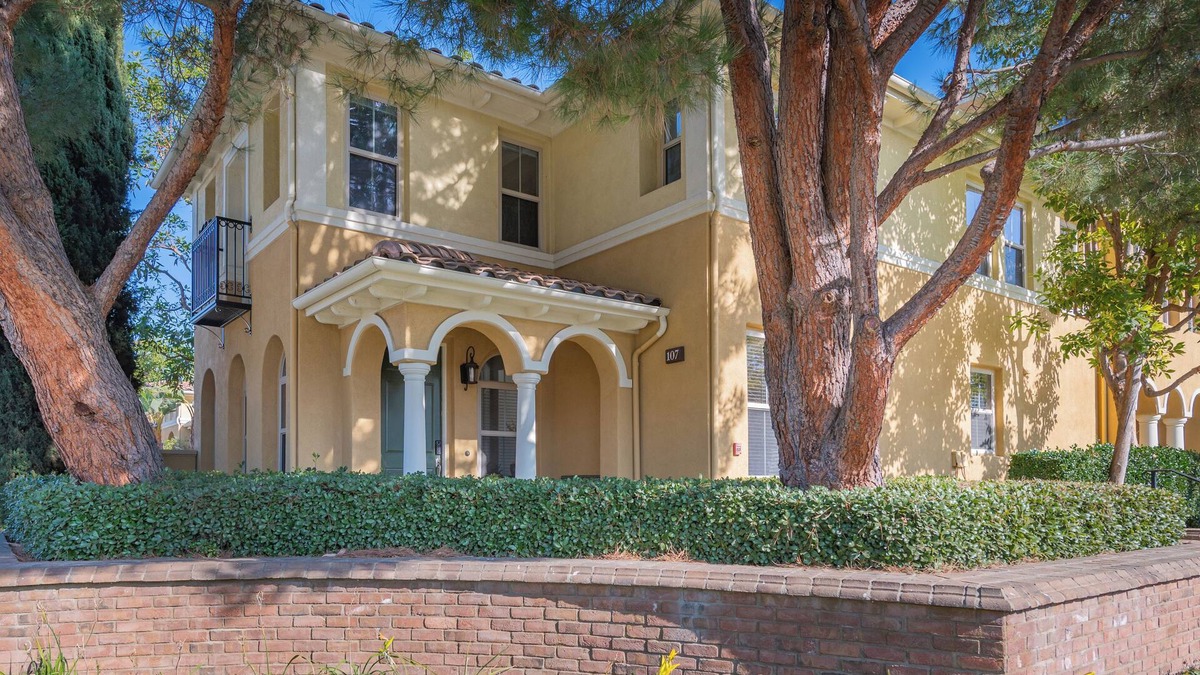 Woodbury House | Irvine Woodbury-Walking to Shopping and Activities