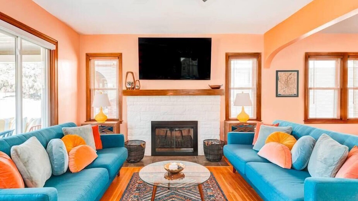 Indianapolis House | Irvington Retro Villa - 2B/1B MCM Indy Charmer