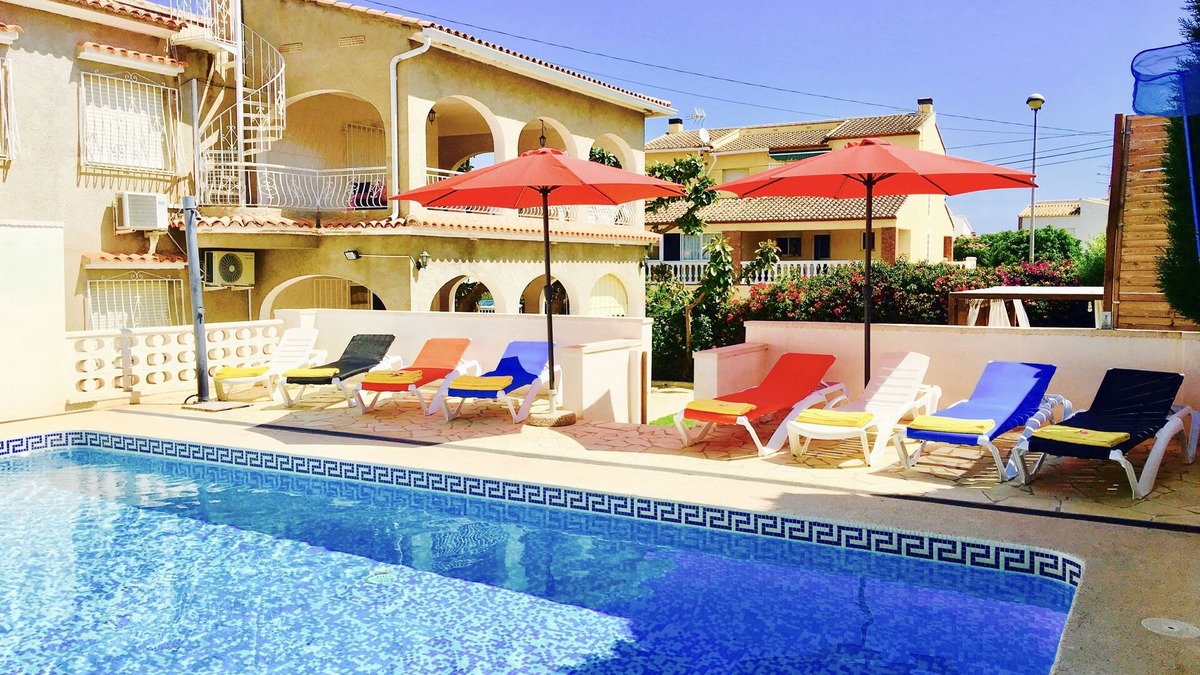 Oliva Ski Chalet | Isabel Villa 150m from the sea, Horse Show 5 klm