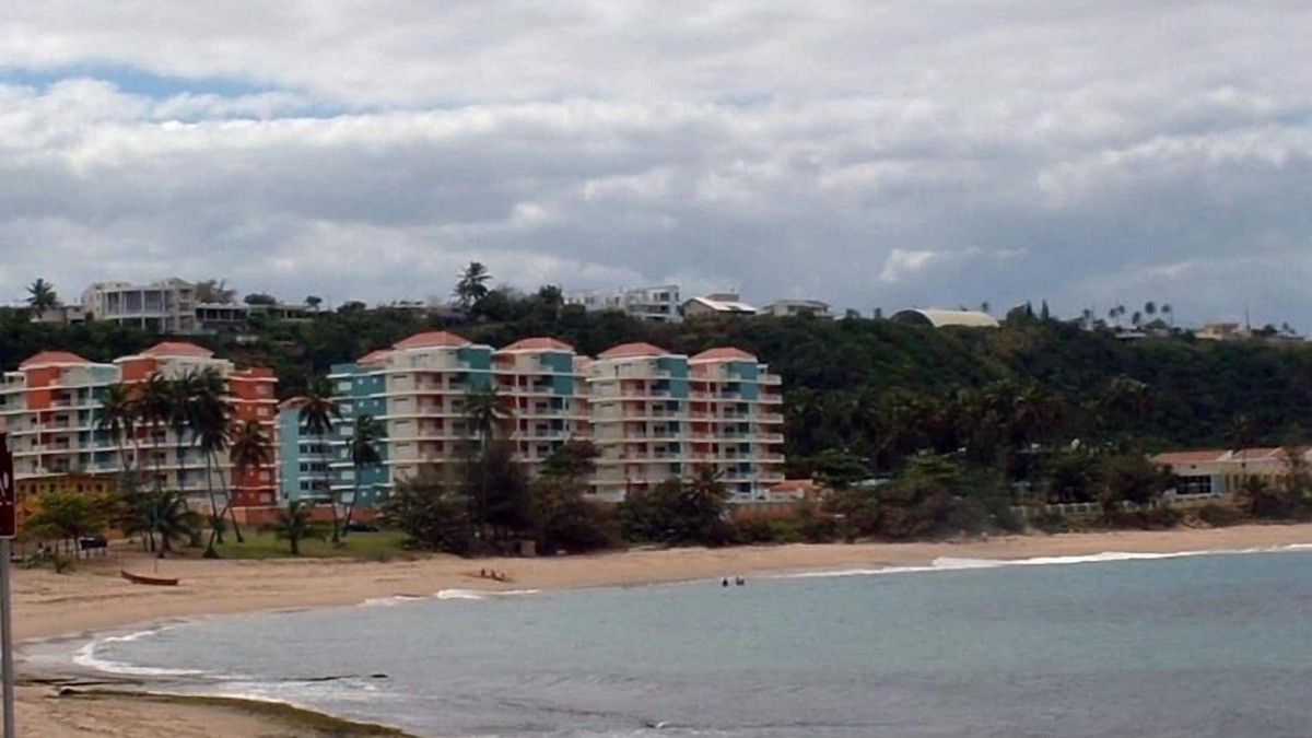 Arenales Bajos Condo | Isabela Beachfront Condo