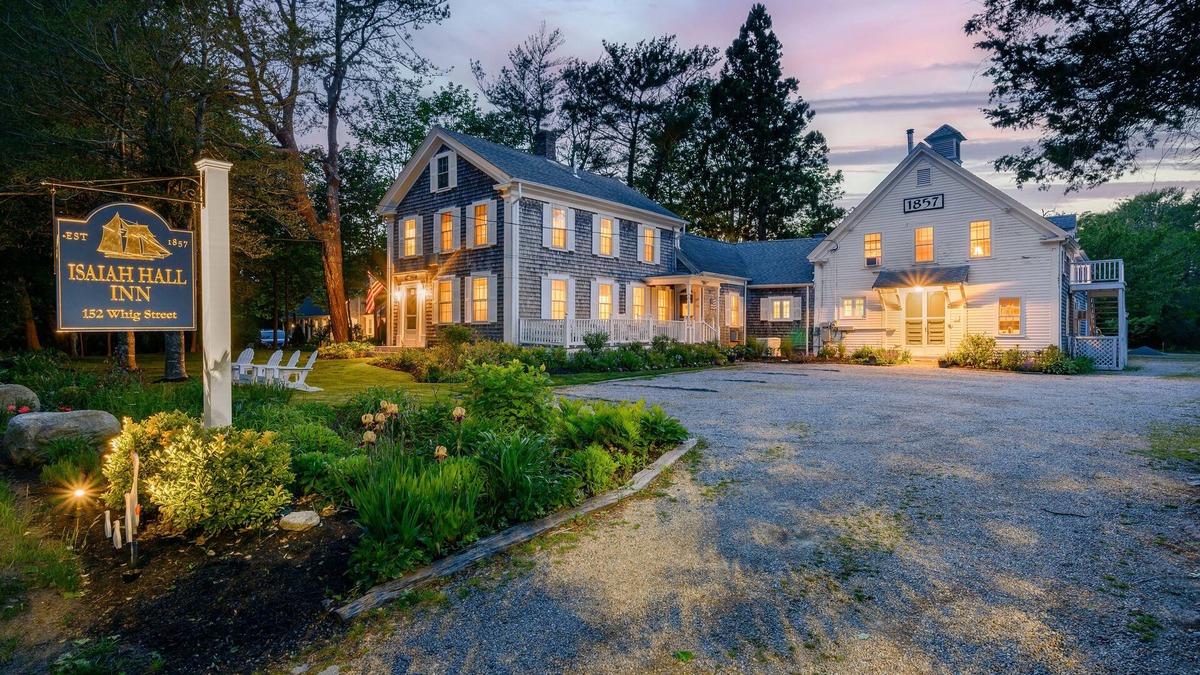 Dennis Bed & Breakfast | Isaiah Hall Bed & Breakfast Inn