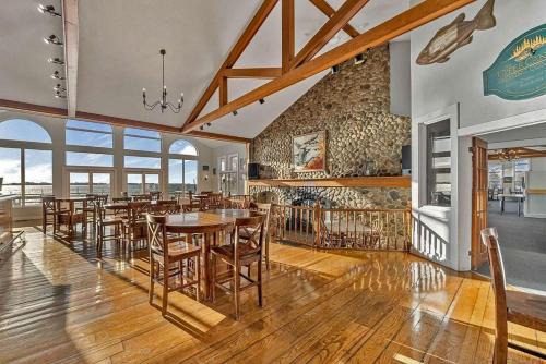 West Lake Hotel | Isaiah Tubbs Resort & Conference Centre