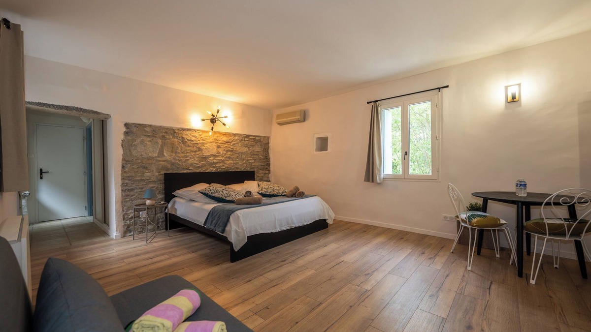 Pompignan Bed & Breakfast | Isaure - Chambre Double Avec Salle de Bains Privative