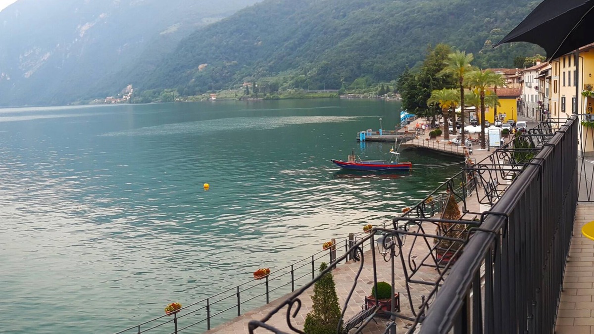 Riva di Solto House | Iseo Lake : charming house on the ancient harbor of Riva di Solto.