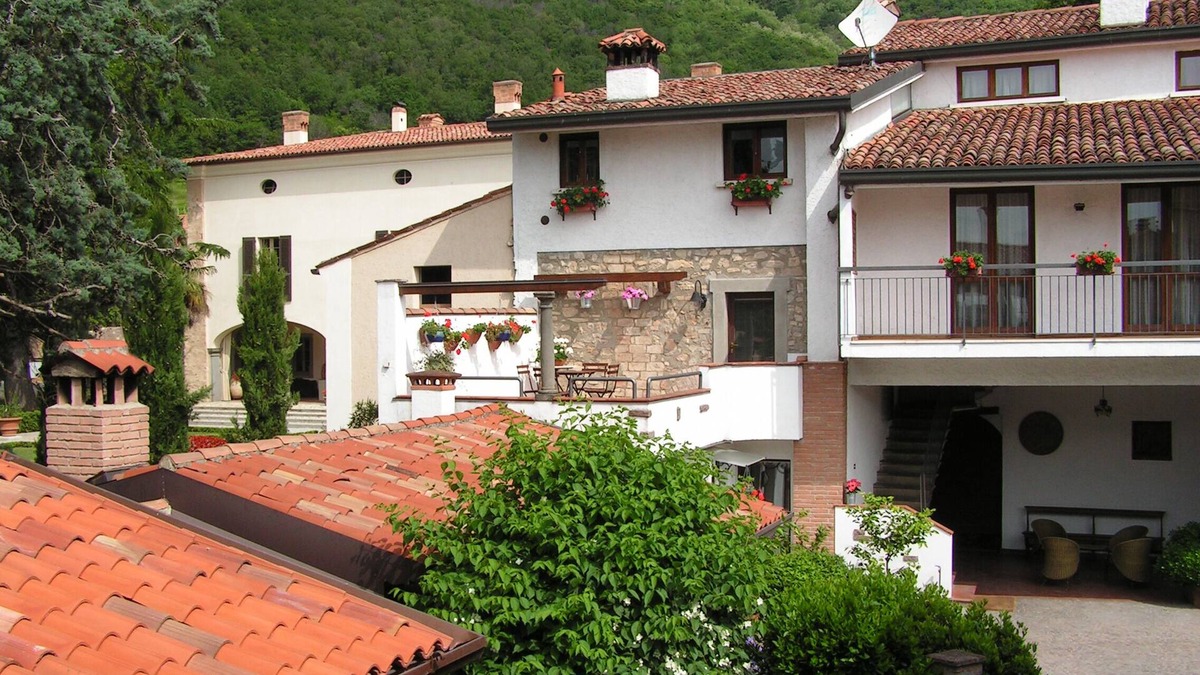 Provezze Apartment | Iseo Lake Franciacorta House with character