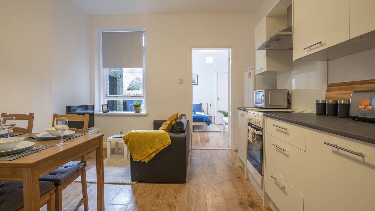 Kirkcaldy Apartment | `isimi [ Modern 2 Bed Flat- Free Parking]