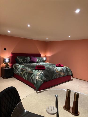 Bletchingley House | Isla's Den
