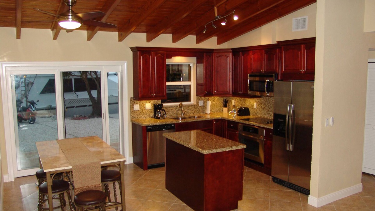 Venetian Shores House | Islamorada's Finest Canal Front 'One Story' Vacation Home WiFi-HDTV-NO STAIRS