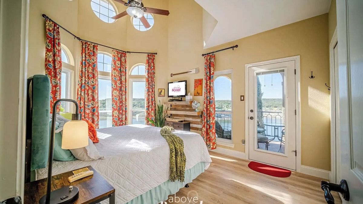 Oatmeal Condo | Island 2213 | 1 Bed, 2 Bath