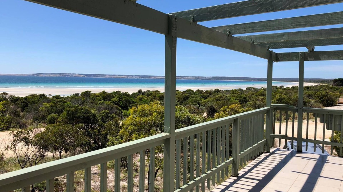 Island Beach House | Island Beach Retreat - ABSOLUTE BEACH FRONT