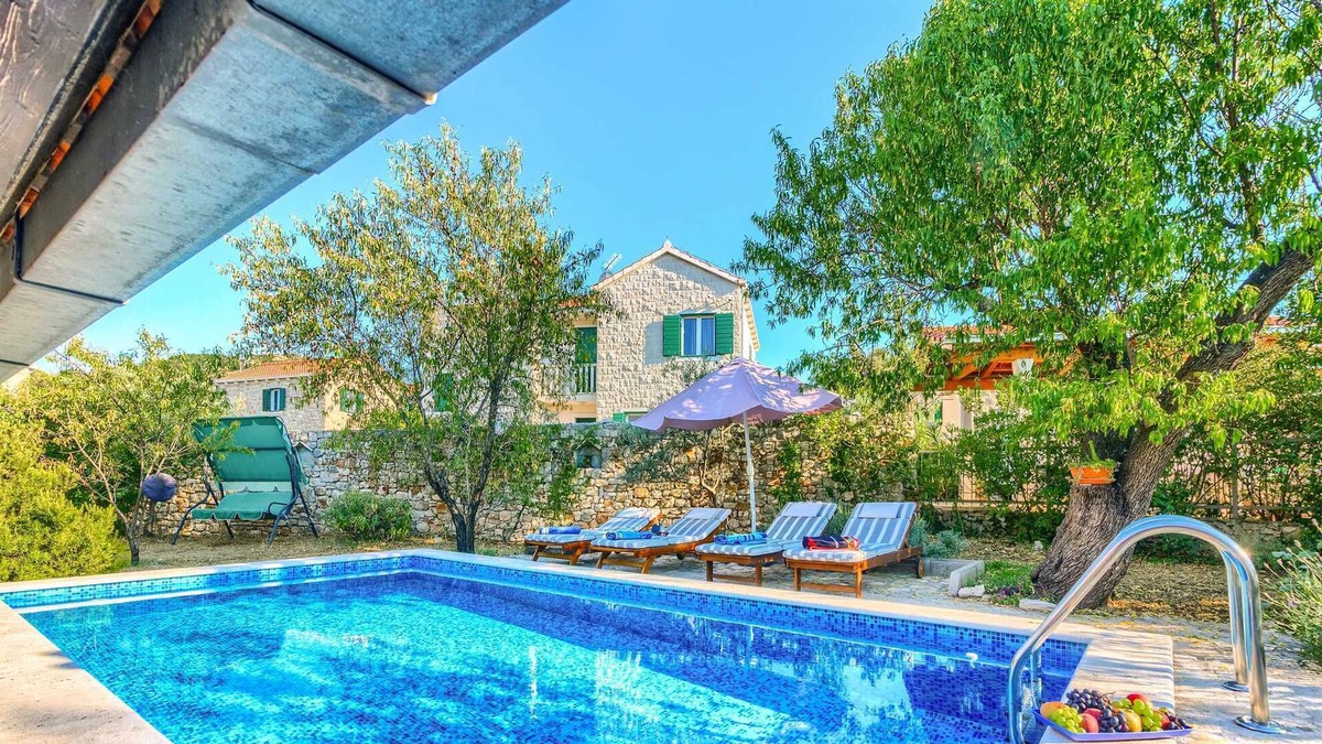 Dracevica Villa | ISLAND BRAC RETREAT VILLA