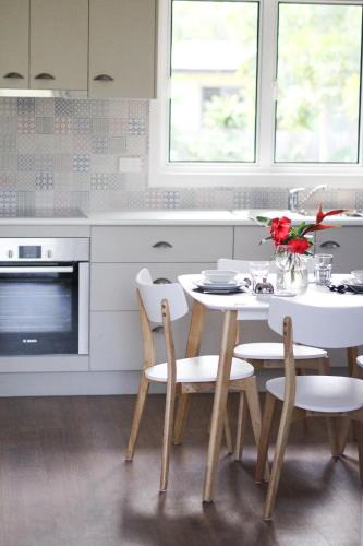 Nelly Bay House | Island Cottages