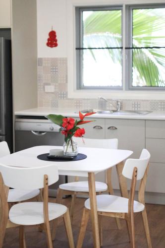 Nelly Bay House | Island Cottages