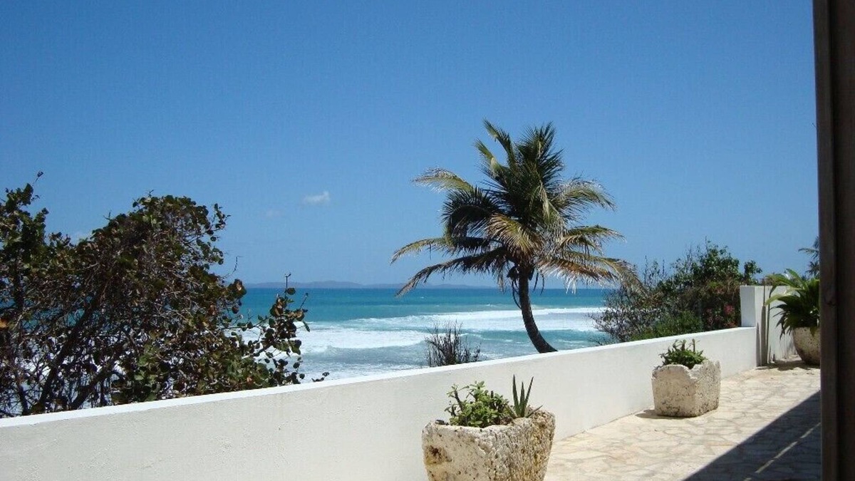 Bravos de Boston Villa | Island Dreemz Modern 4-Br Ocean View Artist’s Home with Fragrant Garden