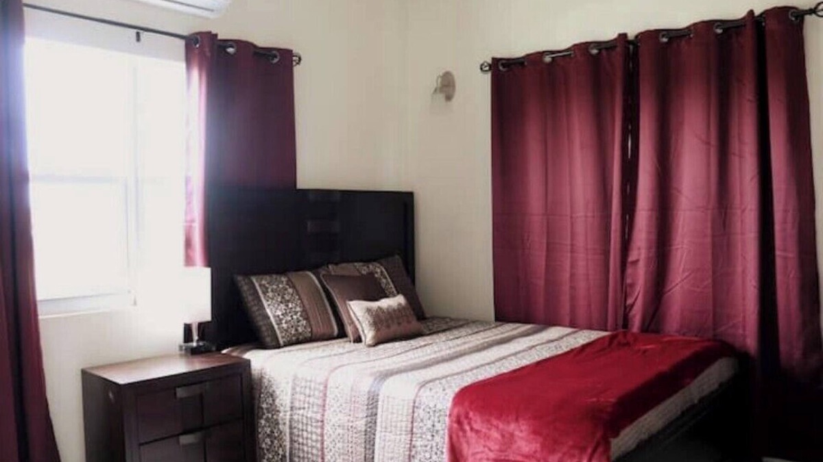 Runaway Bay House | Island gem. Close to beach and downtown