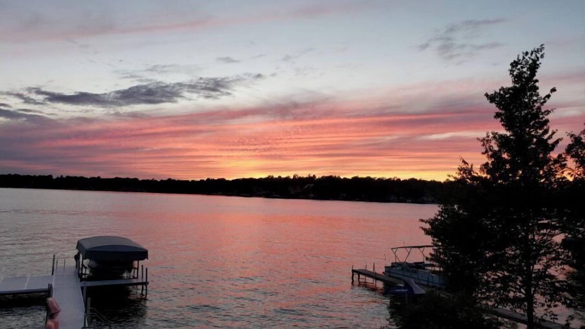 Cassopolis Cottage | Island Get Away – Lakefront Cottage on Beautiful Diamond Lake with Private Beach