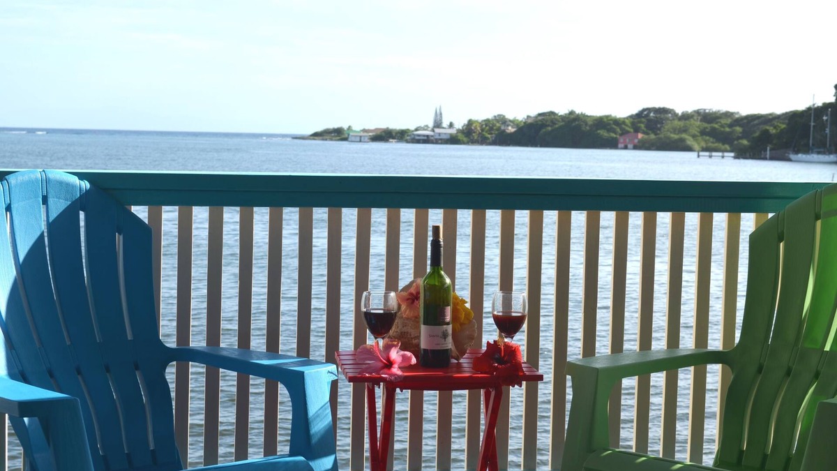 Jonesville Cabin | !Island Getaway Or Family Vacation Fun on Roatan! Hillview Mermaid Cabin.