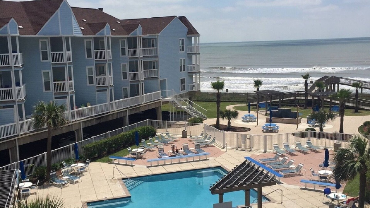 Galveston Condo | "Island Getaway" Top Floor 1BR condo ON THE BEACH!