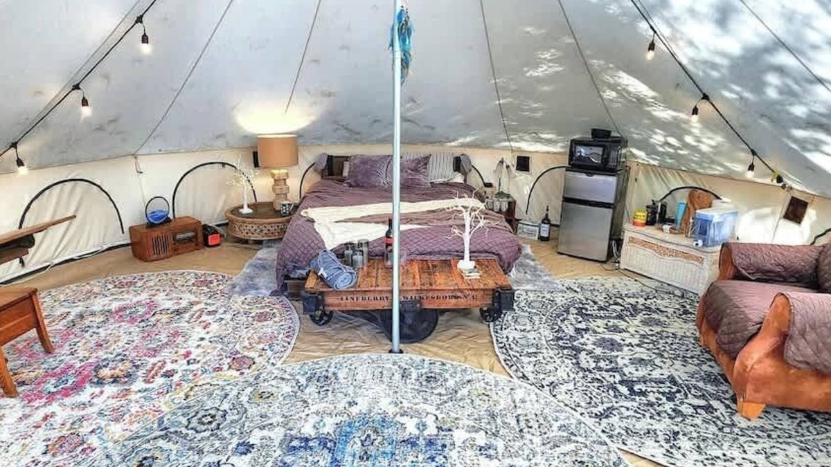 Brantingham House | Island Glamping w/Boat, HotTub and Pet Friendly