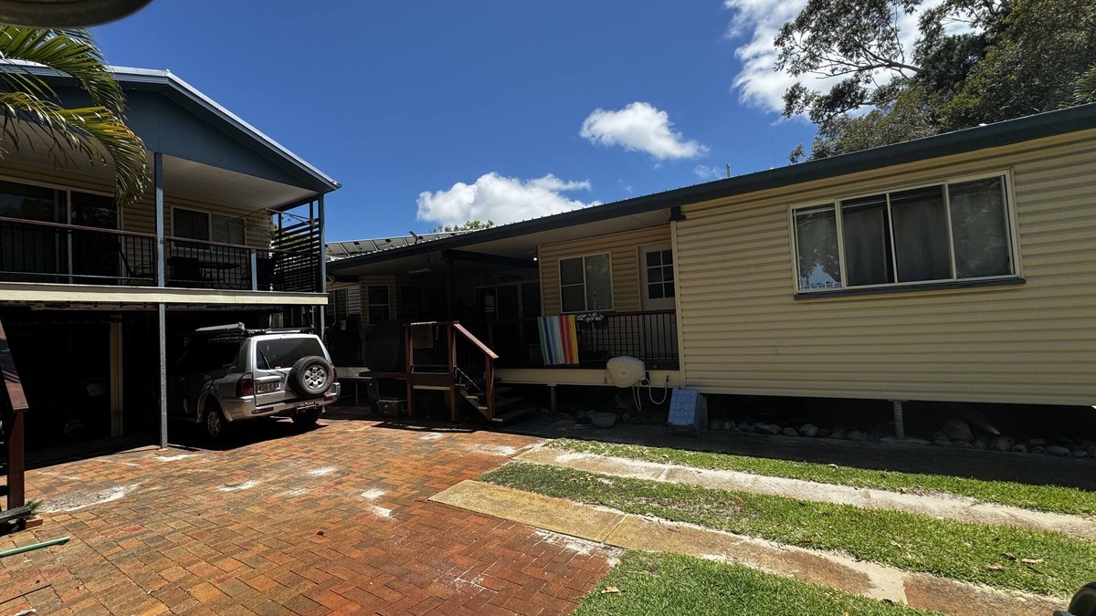 Brisbane Waterfront House | Island Home is Located on beautiful Moreton Island in the township of Kooringal