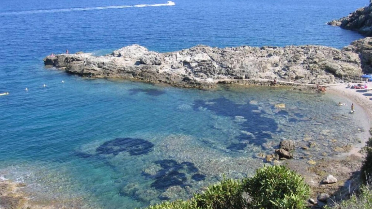Capo D'arco House | Island D Elba Capo D Arco: Villa on the promontory among flowers and scents