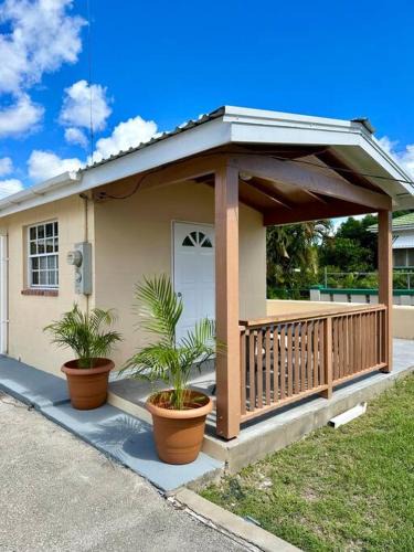 Navy Gardens Apartment | Island Life Apartment