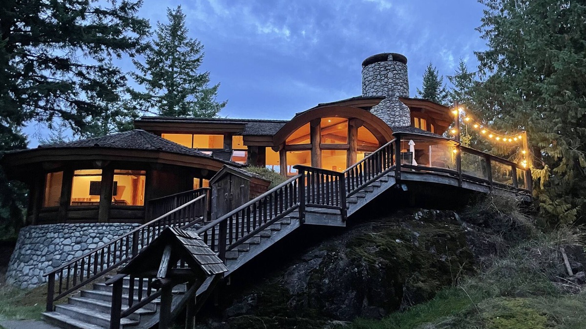 Bowen Island House | Island log home with expansive forest, lake and mountain views