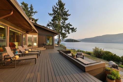 Brentwood Bay House | Island Luxury Oceanside Estate
