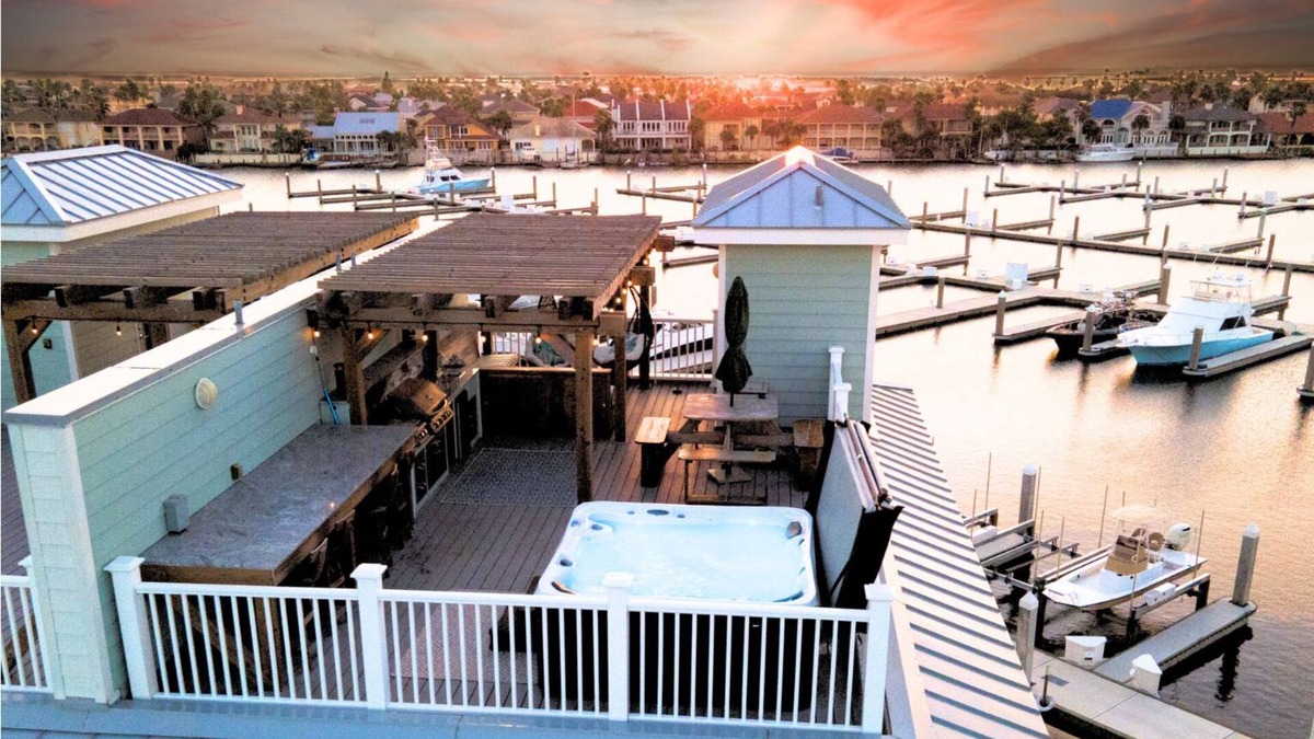 Island Moorings Apartment | Island Moorings marina, Rooftop Spa, Beach Chairs provided
