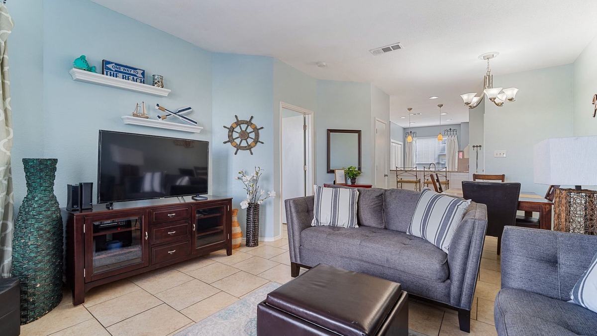 Corpus Christi Condo | Island Oasis! 1st floor! One block to the beach!
