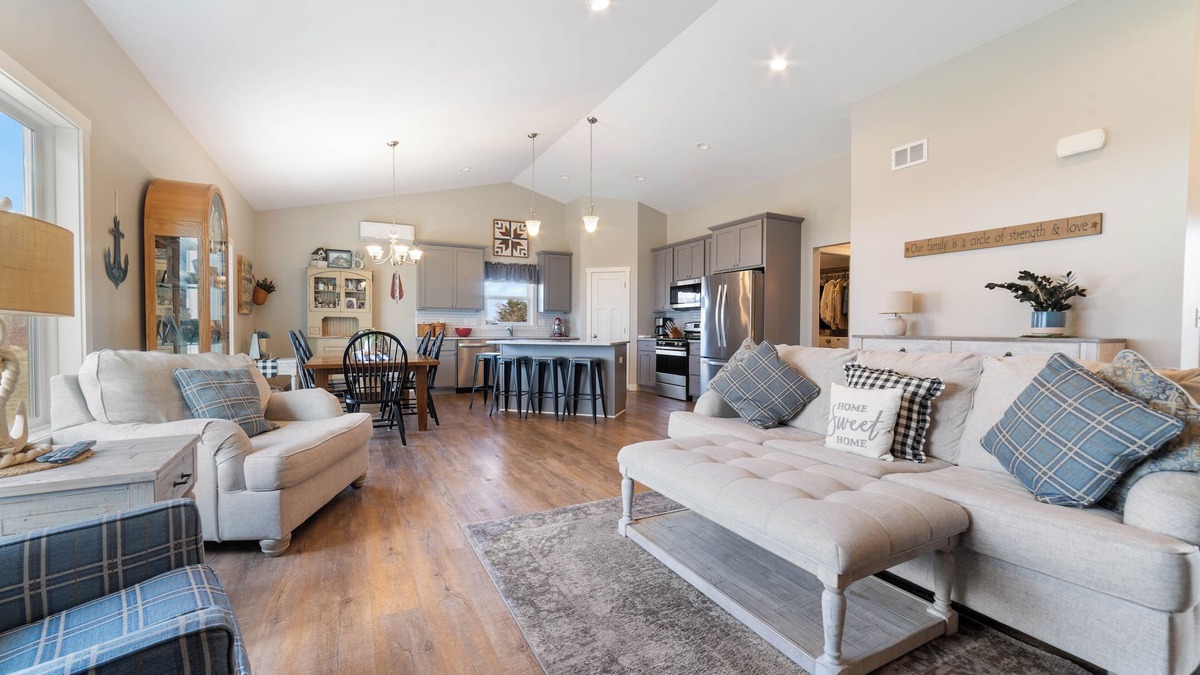 Superior House | ISLAND OASIS - Immaculate & Newer 3BR/3BA home + GAME ROOM. Ice Fishing/Skiing+