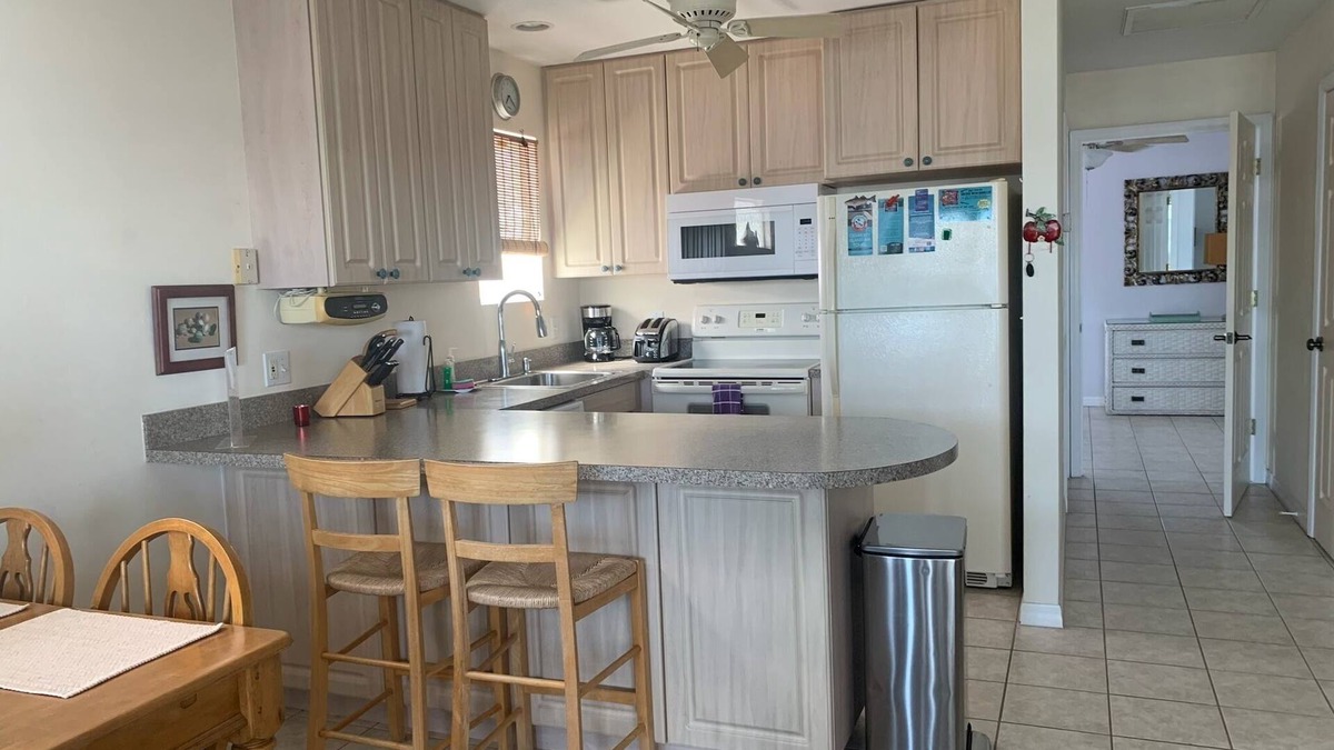 Cedar Key Apartment | Island Oasis - NON SMOKING Top Floor Apartment located downtown with Gulf Views!