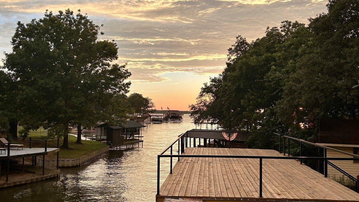 Gun Barrel City House | Island Park Cottage- 2 bedroom home on the Lake