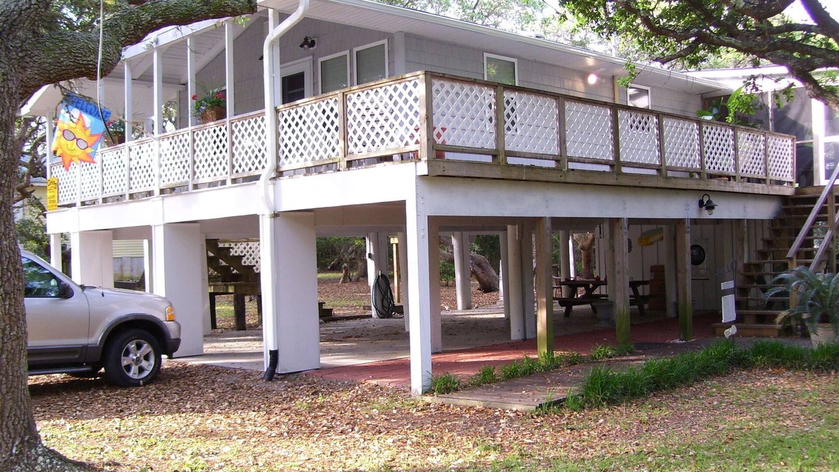 Surf City Cottage | Island Styled, Family-friendly, Pet Friendly, Peaceful Beach Cottage