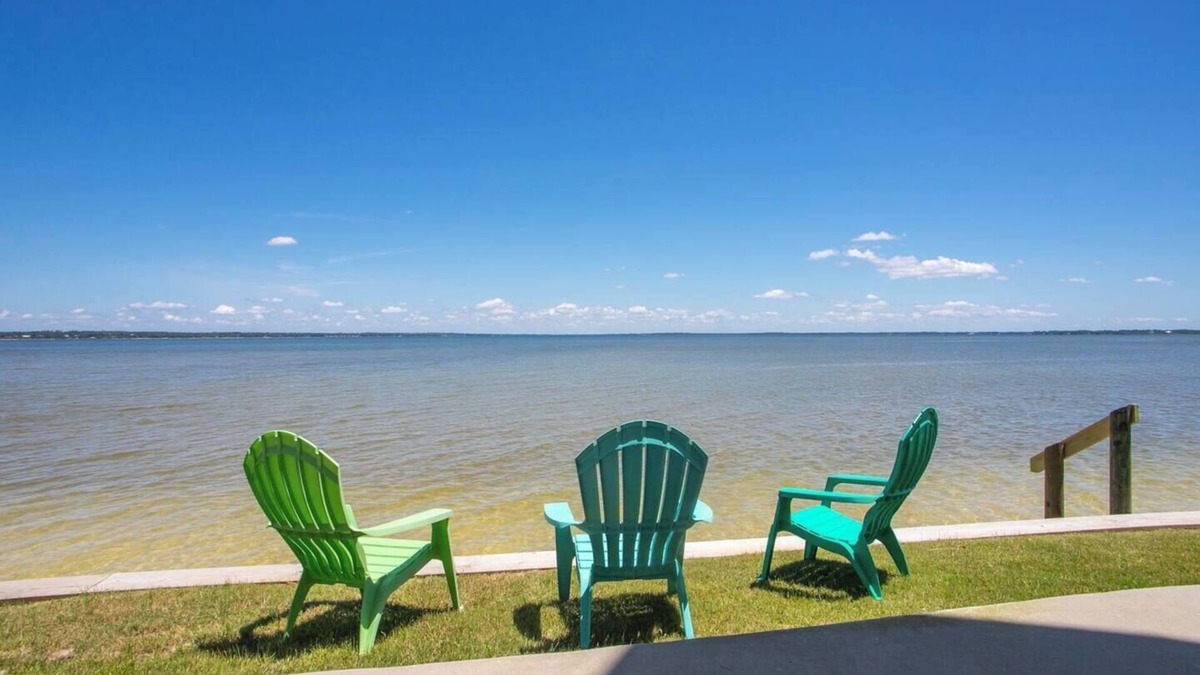 Innerarity Townhomes House | Island Time: Peaceful Waterfront Unit with Kayaks!
