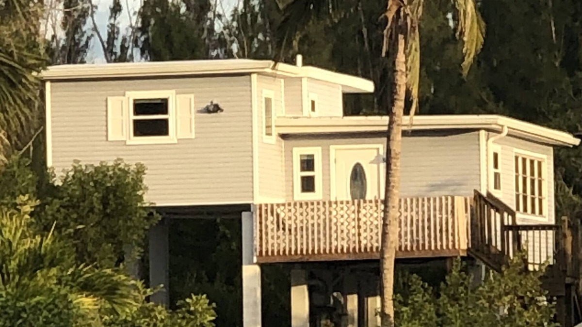 Saint James City Cottage | Island TreeTop House, Pet friendly