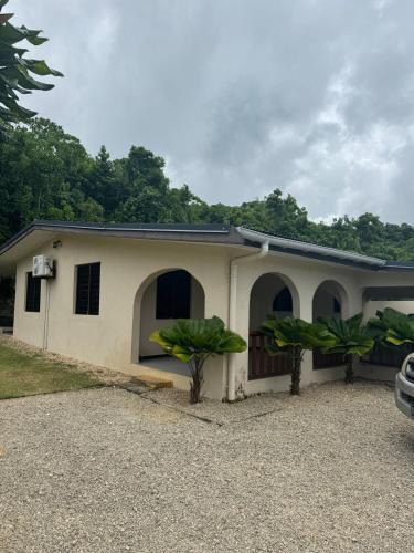 Port Vila House | Island Unit in Pango - Surfhouse
