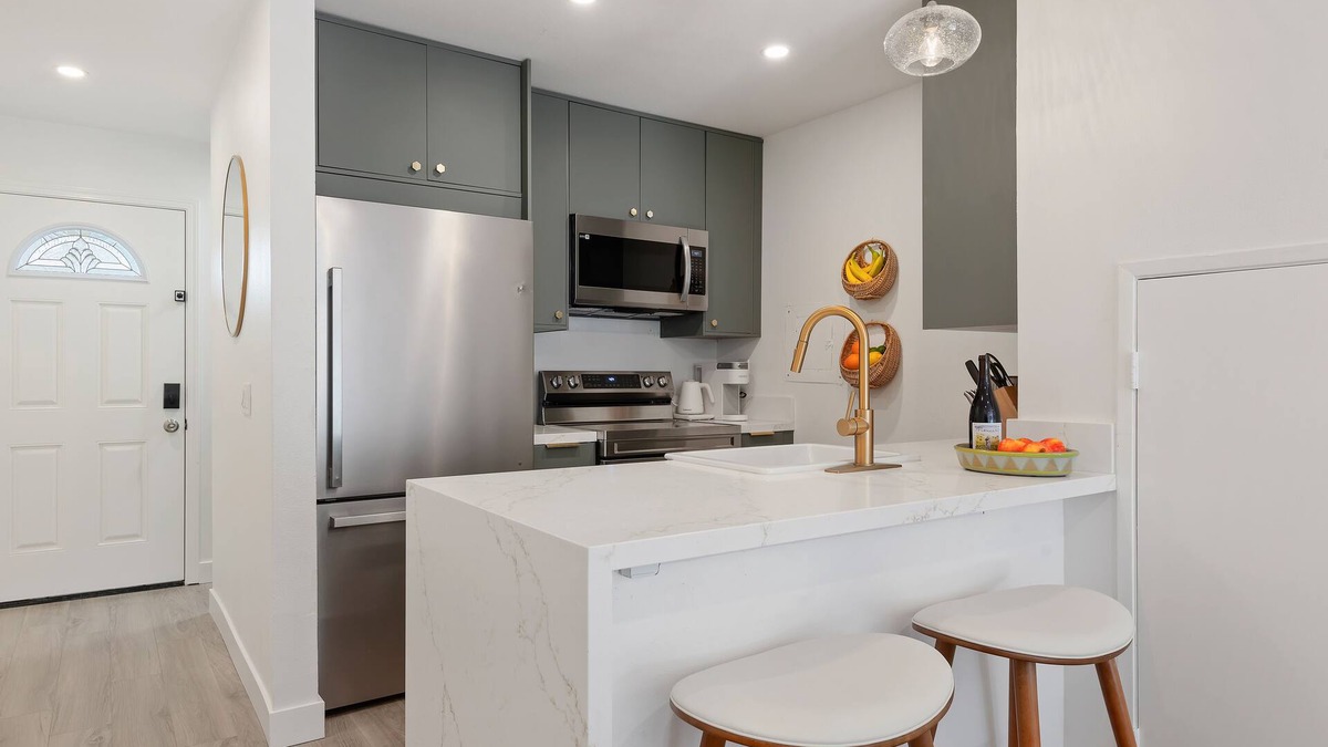 Port Hueneme Condo | Island View - Steps from beach with Pool & hot tub