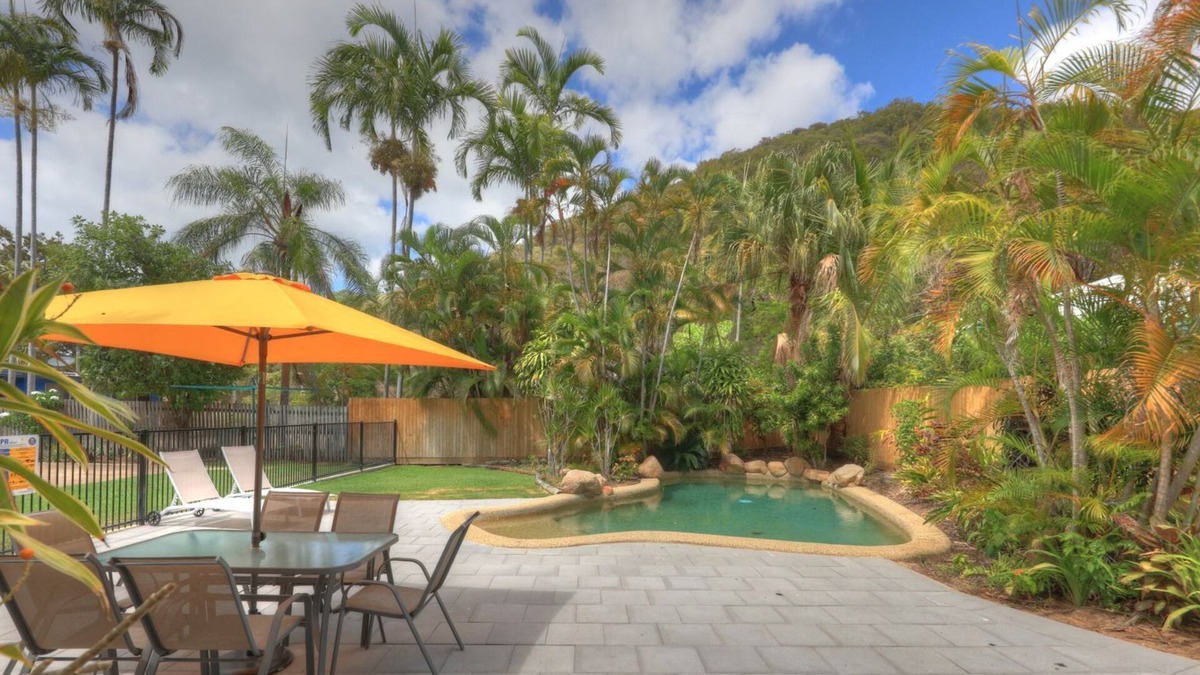 Arcadia Apartment | Island View Unit 2 - Renovated, modern and across the road from Geoffrey Bay Beach