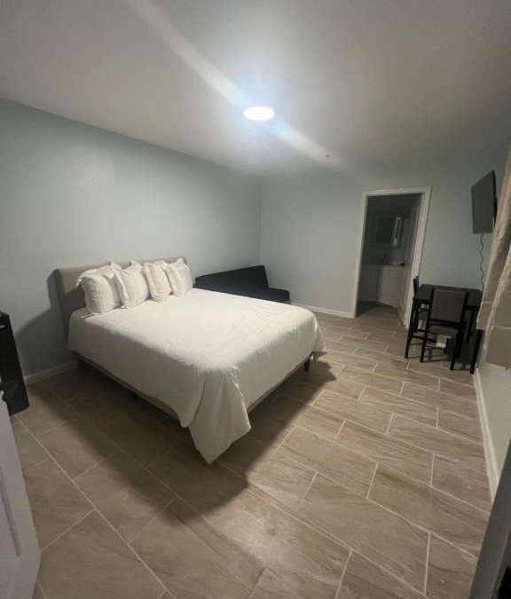 Grimes Hotel | Islander Motel