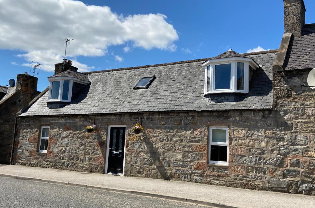 Dufftown House | Islas Cottage, a home in the Heart of Speyside